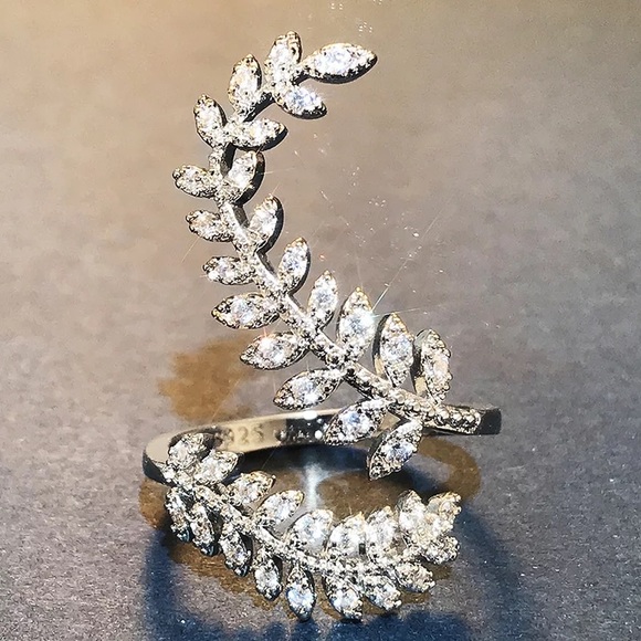 Jewelry - Gorgeous Silver Marquis Leaf Adjustable Ring